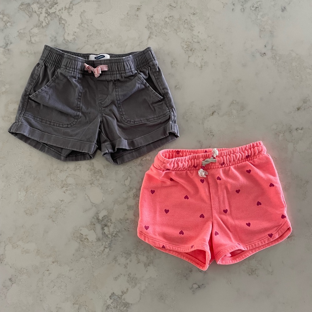 Bundle of shorts: Grey chino, pink hearts
